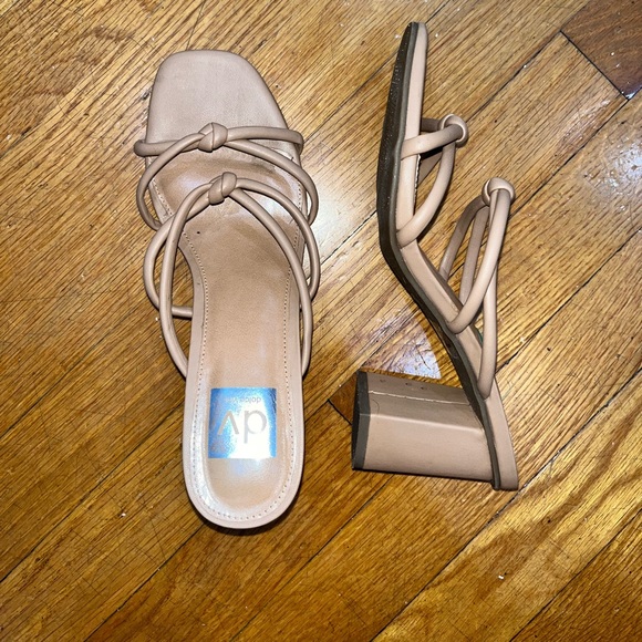 Nude Heels - Picture 2 of 6